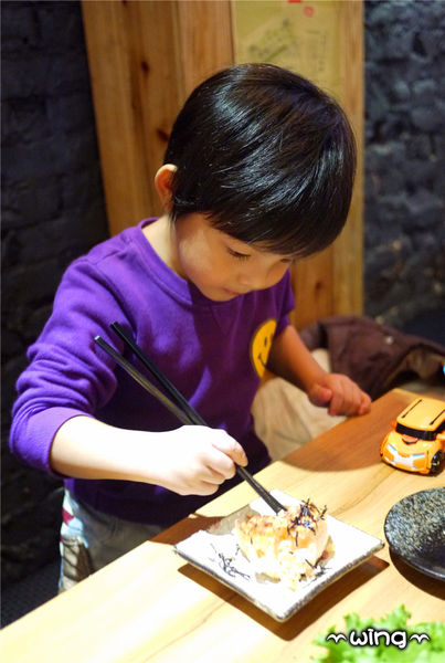 顛 居酒屋(長安店)：［台北中山］氣氛很high的【顛 居酒屋(長安店)】。明太子爆漿雞翅.棒棒糖/炸雞/烤香魚/炒烏龍麵體驗(松江南京站。長安東路美食)