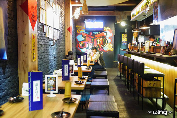 顛 居酒屋(長安店)：［台北中山］氣氛很high的【顛 居酒屋(長安店)】。明太子爆漿雞翅.棒棒糖/炸雞/烤香魚/炒烏龍麵體驗(松江南京站。長安東路美食)