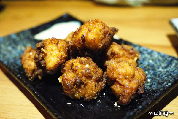 顛 居酒屋(長安店)：［台北中山］氣氛很high的【顛 居酒屋(長安店)】。明太子爆漿雞翅.棒棒糖/炸雞/烤香魚/炒烏龍麵體驗(松江南京站。長安東路美食)