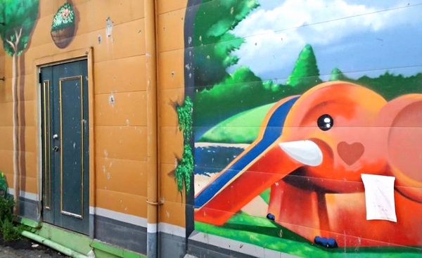 台南東區綠園巷：【台南景點】86綠園巷彩繪~每個人心中都有個夢想樂園