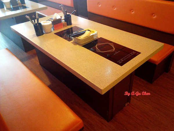 福豆屋(德安店)：【臺南Ω東區】福豆屋（德安店）。高ＣＰ值的壽喜燒與多種鐵板燒一次吃到飽，還能盡情享用哈根達斯和明治冰品