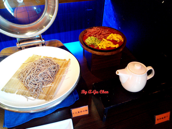 福豆屋(德安店)：【臺南Ω東區】福豆屋（德安店）。高ＣＰ值的壽喜燒與多種鐵板燒一次吃到飽，還能盡情享用哈根達斯和明治冰品