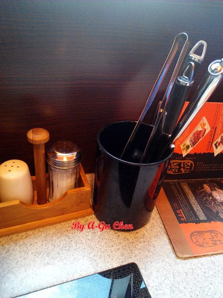 福豆屋(德安店)：【臺南Ω東區】福豆屋（德安店）。高ＣＰ值的壽喜燒與多種鐵板燒一次吃到飽，還能盡情享用哈根達斯和明治冰品