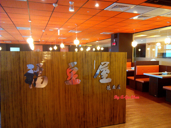 福豆屋(德安店)：【臺南Ω東區】福豆屋（德安店）。高ＣＰ值的壽喜燒與多種鐵板燒一次吃到飽，還能盡情享用哈根達斯和明治冰品