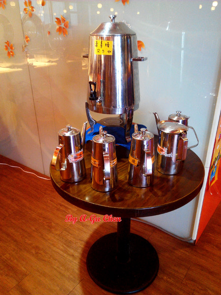 福豆屋(德安店)：【臺南Ω東區】福豆屋（德安店）。高ＣＰ值的壽喜燒與多種鐵板燒一次吃到飽，還能盡情享用哈根達斯和明治冰品