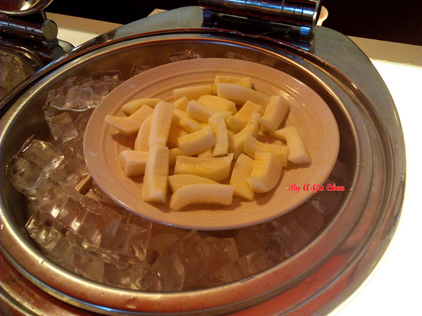 福豆屋(德安店)：【臺南Ω東區】福豆屋（德安店）。高ＣＰ值的壽喜燒與多種鐵板燒一次吃到飽，還能盡情享用哈根達斯和明治冰品