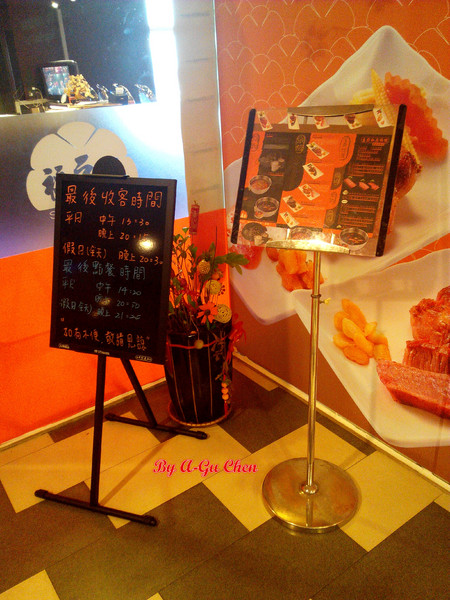 福豆屋(德安店)：【臺南Ω東區】福豆屋（德安店）。高ＣＰ值的壽喜燒與多種鐵板燒一次吃到飽，還能盡情享用哈根達斯和明治冰品