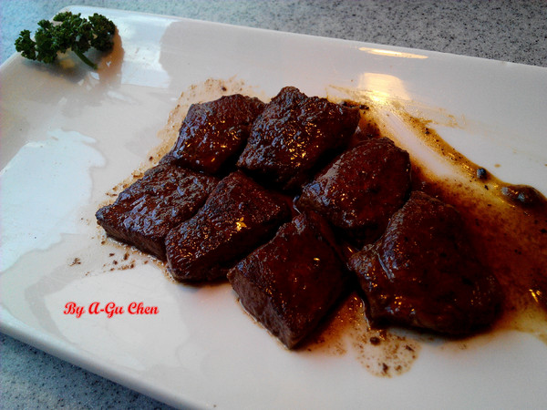 福豆屋(德安店)：【臺南Ω東區】福豆屋（德安店）。高ＣＰ值的壽喜燒與多種鐵板燒一次吃到飽，還能盡情享用哈根達斯和明治冰品