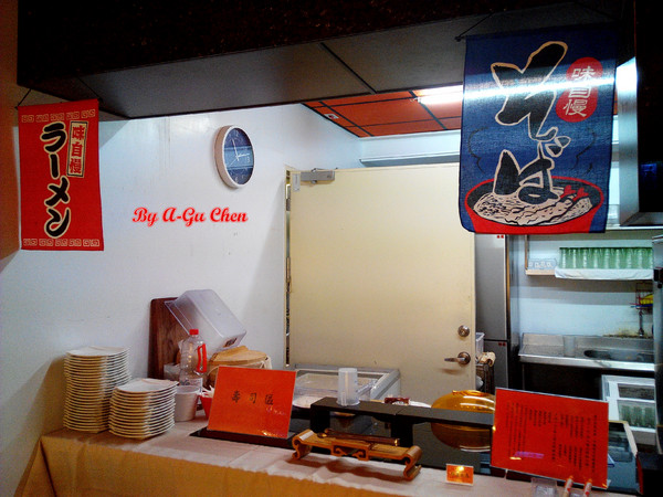 福豆屋(德安店)：【臺南Ω東區】福豆屋（德安店）。高ＣＰ值的壽喜燒與多種鐵板燒一次吃到飽，還能盡情享用哈根達斯和明治冰品