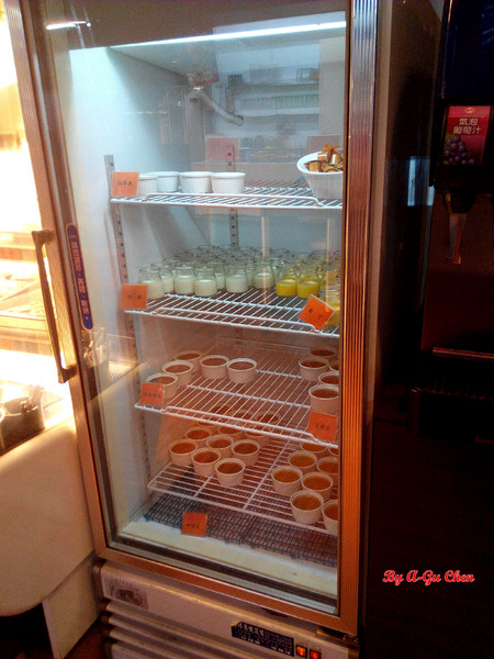 福豆屋(德安店)：【臺南Ω東區】福豆屋（德安店）。高ＣＰ值的壽喜燒與多種鐵板燒一次吃到飽，還能盡情享用哈根達斯和明治冰品