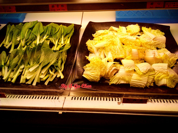 福豆屋(德安店)：【臺南Ω東區】福豆屋（德安店）。高ＣＰ值的壽喜燒與多種鐵板燒一次吃到飽，還能盡情享用哈根達斯和明治冰品