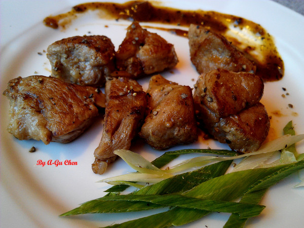 福豆屋(德安店)：【臺南Ω東區】福豆屋（德安店）。高ＣＰ值的壽喜燒與多種鐵板燒一次吃到飽，還能盡情享用哈根達斯和明治冰品