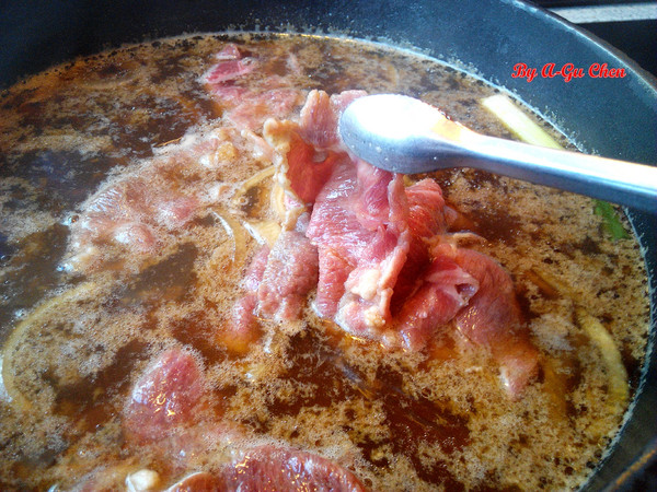 福豆屋(德安店)：【臺南Ω東區】福豆屋（德安店）。高ＣＰ值的壽喜燒與多種鐵板燒一次吃到飽，還能盡情享用哈根達斯和明治冰品