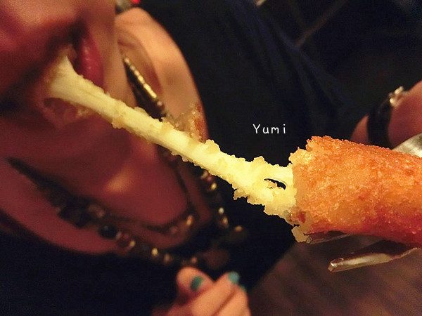 大哥漢堡：【邀稿】逢甲夜市犯規美食報到♥讓你落下巴的霸氣美味漢堡@大哥漢堡