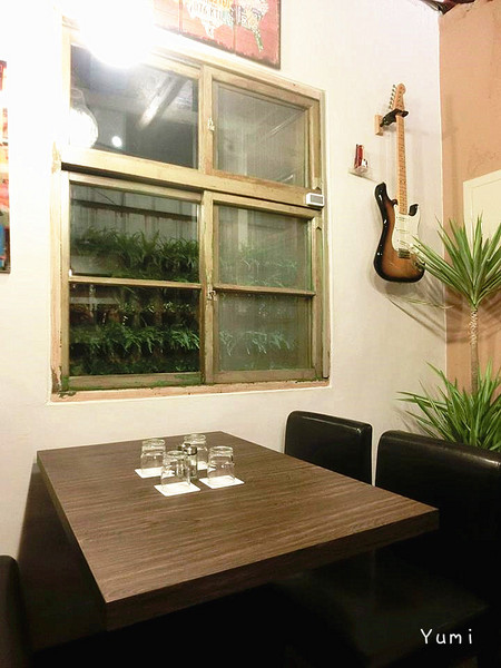 大哥漢堡：【邀稿】逢甲夜市犯規美食報到♥讓你落下巴的霸氣美味漢堡@大哥漢堡