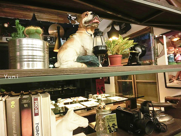 大哥漢堡：【邀稿】逢甲夜市犯規美食報到♥讓你落下巴的霸氣美味漢堡@大哥漢堡