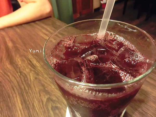 大哥漢堡：【邀稿】逢甲夜市犯規美食報到♥讓你落下巴的霸氣美味漢堡@大哥漢堡