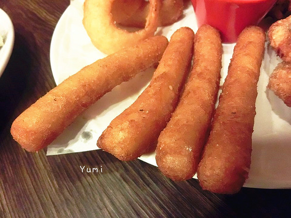 大哥漢堡：【邀稿】逢甲夜市犯規美食報到♥讓你落下巴的霸氣美味漢堡@大哥漢堡