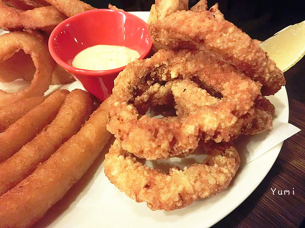 大哥漢堡：【邀稿】逢甲夜市犯規美食報到♥讓你落下巴的霸氣美味漢堡@大哥漢堡