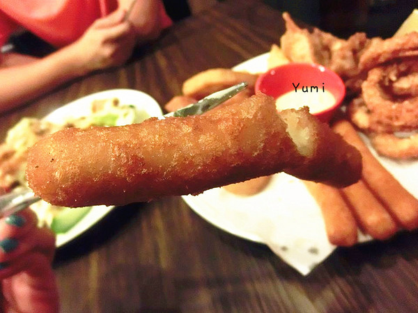 大哥漢堡：【邀稿】逢甲夜市犯規美食報到♥讓你落下巴的霸氣美味漢堡@大哥漢堡