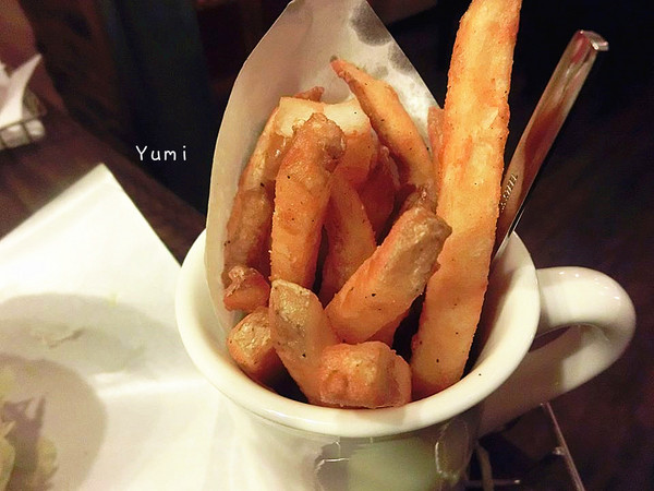 大哥漢堡：【邀稿】逢甲夜市犯規美食報到♥讓你落下巴的霸氣美味漢堡@大哥漢堡