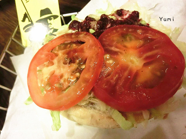 大哥漢堡：【邀稿】逢甲夜市犯規美食報到♥讓你落下巴的霸氣美味漢堡@大哥漢堡