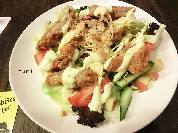 大哥漢堡：【邀稿】逢甲夜市犯規美食報到♥讓你落下巴的霸氣美味漢堡@大哥漢堡