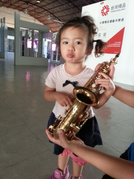 張連昌薩克斯風觀光工廠：[台中][景點]張連昌薩克斯風觀光工廠~台灣薩克斯風始祖