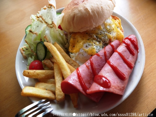 門 DOOR BRUNCH：【美食特搜。屏東市】門 Door Brunch。早午餐餐點氣派又豐富 日式與工業風合併之早餐店