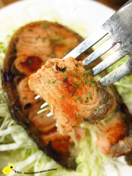 【新莊】牛仔部落火烤厚切牛排-自助平價牛排