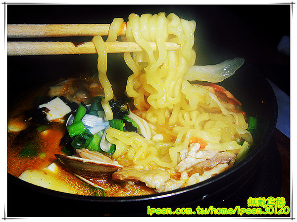 芳鄰小館：【台南-安平區】個人部隊鍋..小鳥胃勿來!! 美味家常麵...等你唷!~《芳鄰小館》