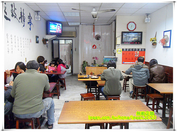 芳鄰小館：【台南-安平區】個人部隊鍋..小鳥胃勿來!! 美味家常麵...等你唷!~《芳鄰小館》