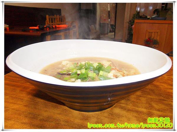 芳鄰小館：【台南-安平區】個人部隊鍋..小鳥胃勿來!! 美味家常麵...等你唷!~《芳鄰小館》