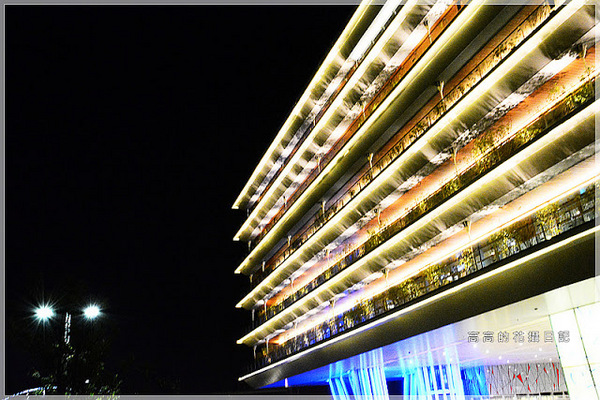 高雄市立圖書館總館:【高雄】前鎮區。高雄市立圖書館總館