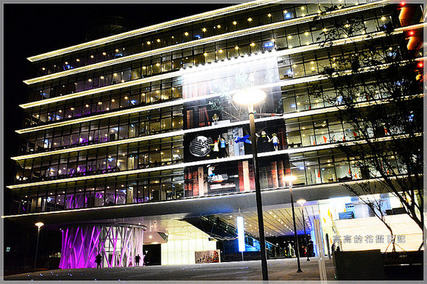 高雄市立圖書館總館:【高雄】前鎮區。高雄市立圖書館總館