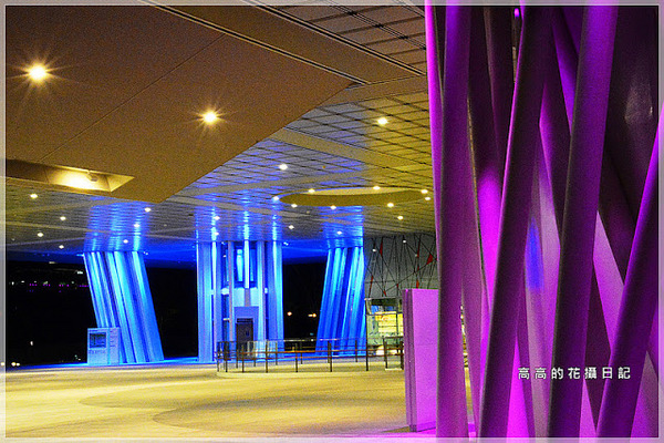 高雄市立圖書館總館:【高雄】前鎮區。高雄市立圖書館總館