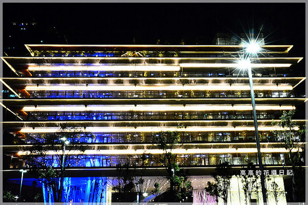 高雄市立圖書館總館:【高雄】前鎮區。高雄市立圖書館總館