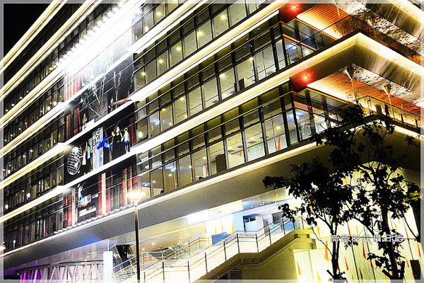 高雄市立圖書館總館:【高雄】前鎮區。高雄市立圖書館總館