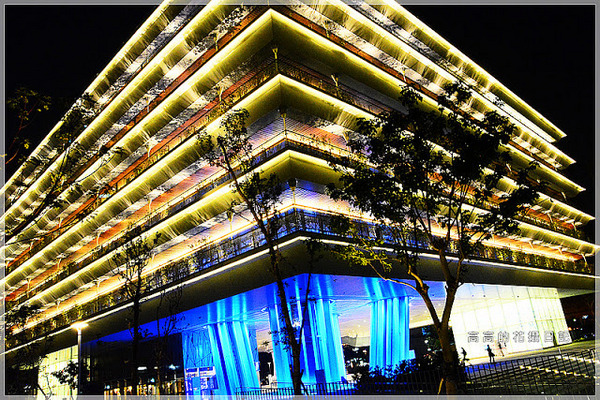 高雄市立圖書館總館:【高雄】前鎮區。高雄市立圖書館總館