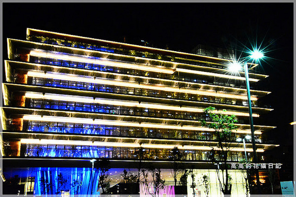 高雄市立圖書館總館:【高雄】前鎮區。高雄市立圖書館總館