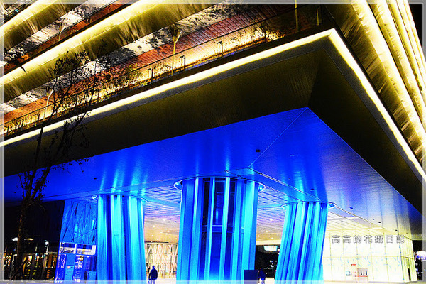 高雄市立圖書館總館:【高雄】前鎮區。高雄市立圖書館總館