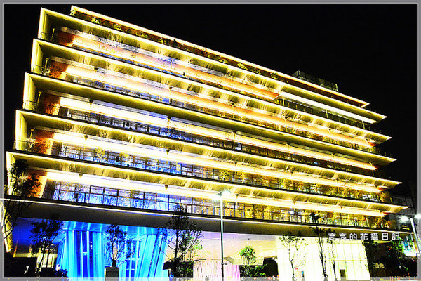 高雄市立圖書館總館:【高雄】前鎮區。高雄市立圖書館總館