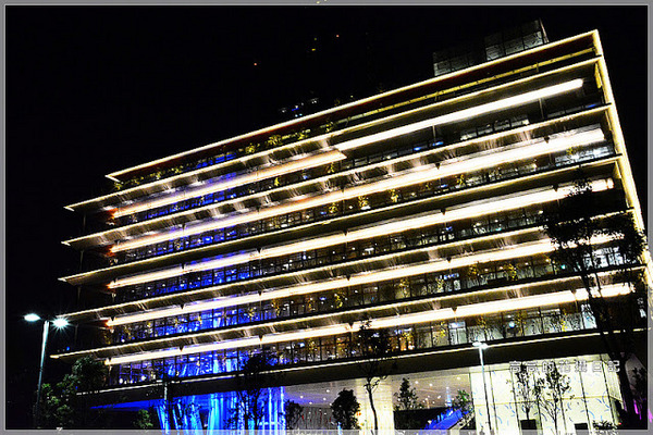 高雄市立圖書館總館:【高雄】前鎮區。高雄市立圖書館總館