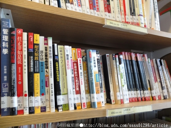 高雄市立圖書館總館:【旅行遊記。高雄前鎮區】高雄市立圖書館總館。「書香文化」理想型 城市文化新地標