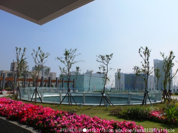 高雄市立圖書館總館:【旅行遊記。高雄前鎮區】高雄市立圖書館總館。「書香文化」理想型 城市文化新地標