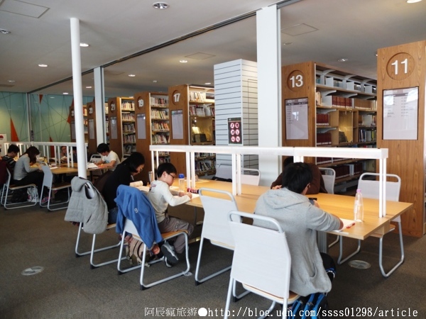 高雄市立圖書館總館:【旅行遊記。高雄前鎮區】高雄市立圖書館總館。「書香文化」理想型 城市文化新地標