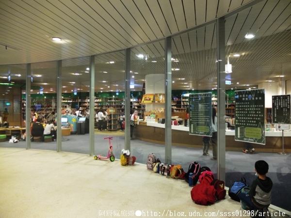 高雄市立圖書館總館:【旅行遊記。高雄前鎮區】高雄市立圖書館總館。「書香文化」理想型 城市文化新地標