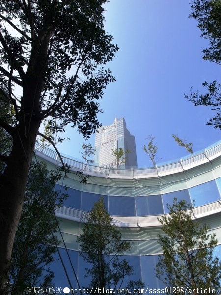高雄市立圖書館總館:【旅行遊記。高雄前鎮區】高雄市立圖書館總館。「書香文化」理想型 城市文化新地標