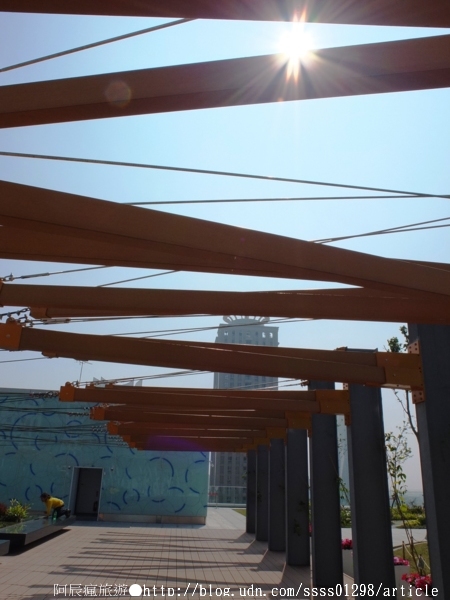 高雄市立圖書館總館:【旅行遊記。高雄前鎮區】高雄市立圖書館總館。「書香文化」理想型 城市文化新地標