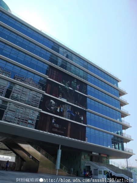 高雄市立圖書館總館:【旅行遊記。高雄前鎮區】高雄市立圖書館總館。「書香文化」理想型 城市文化新地標